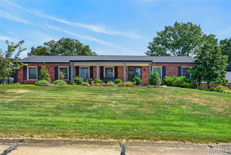 10636 Rebecca DR, St Louis, MO 63128