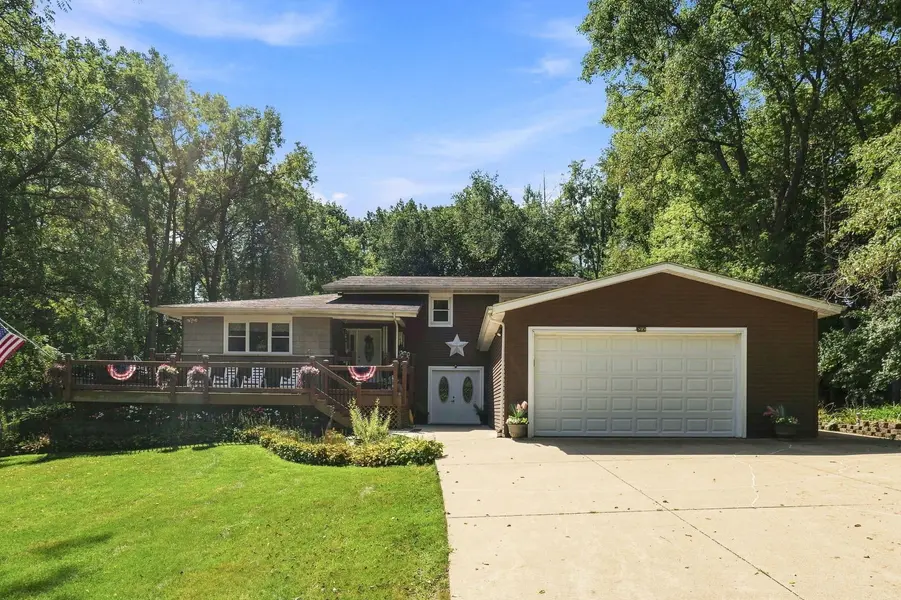 11 SANDPIPER DR, Blue Grass, IA 52726