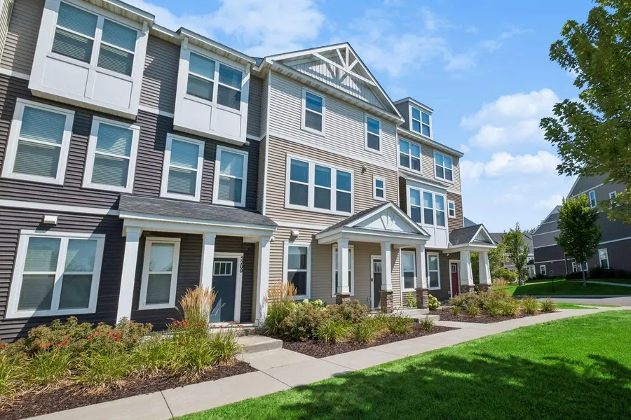 5202 Hampton ST NE, Prior Lake, MN 55372