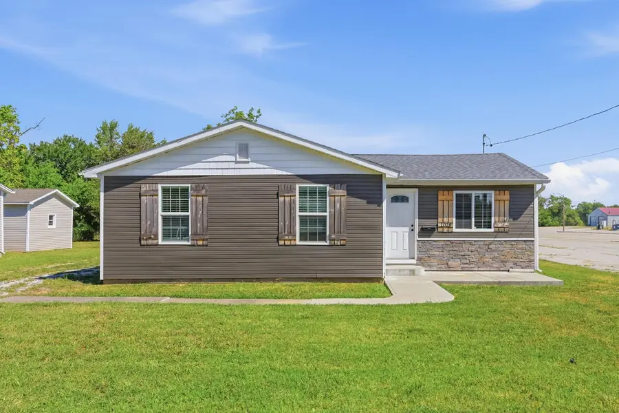 1028 W Ashland ST, Nevada, MO 64772