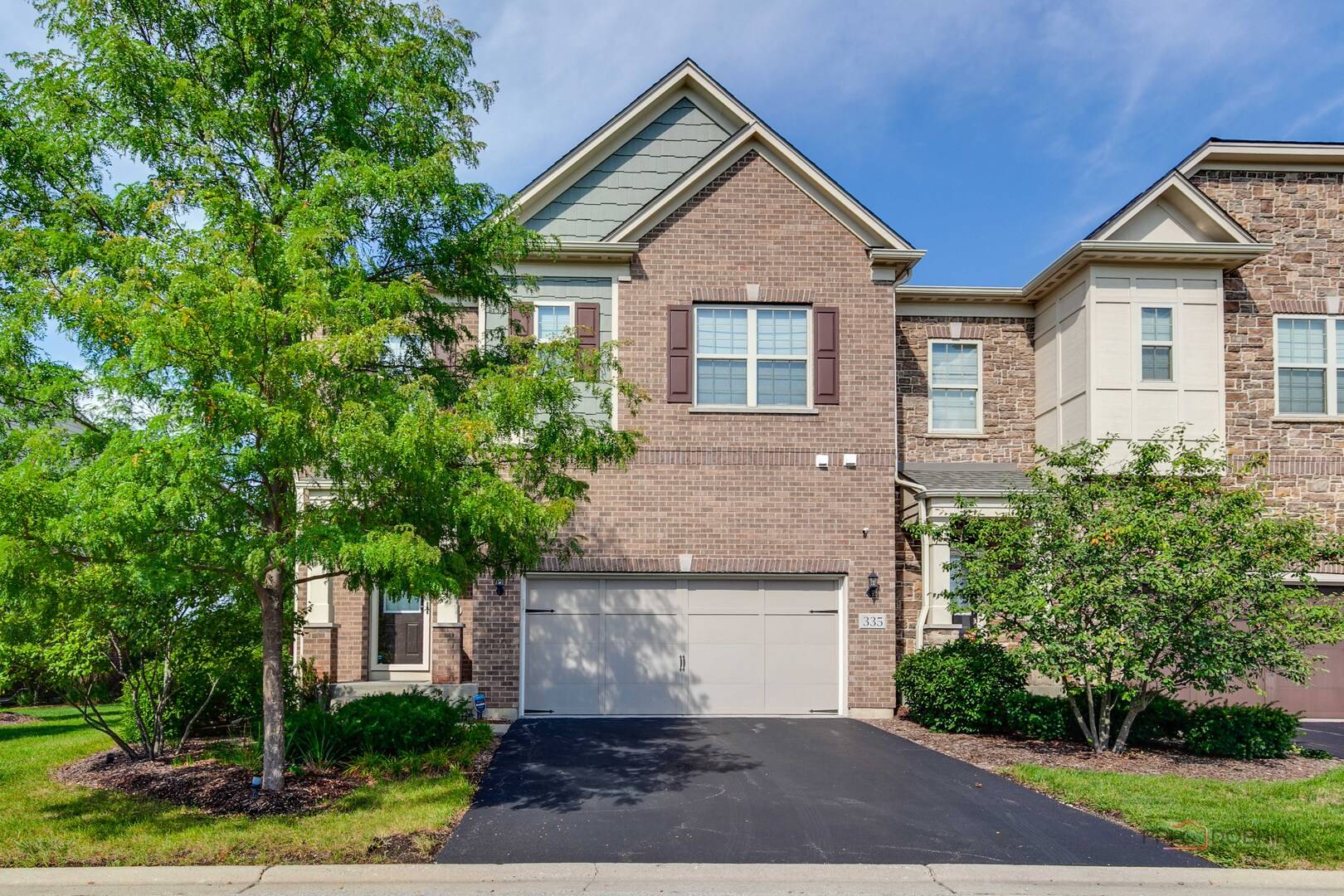 335 Camberley LN, Lincolnshire, IL 60069