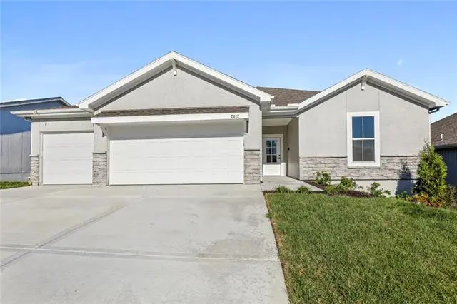 2012 Creek View LN, Raymore, MO 64083