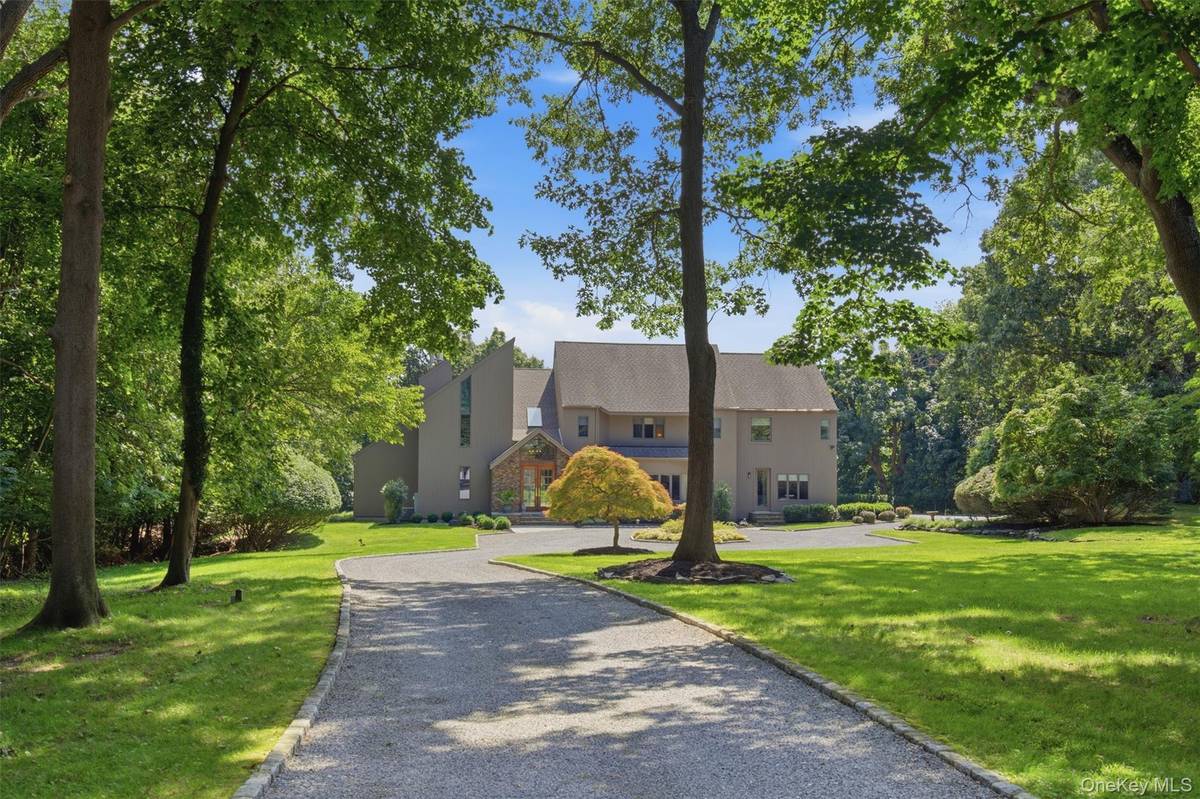 6 Target Rock DR, Lloyd Harbor, NY 11743