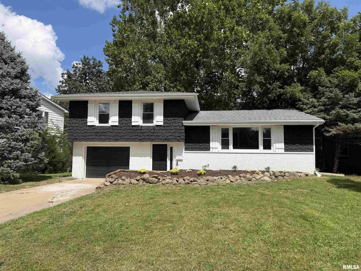 2715 W HUNTINGTON DR, Peoria, IL 61614