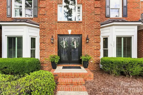 7337 Versailles LN, Charlotte, NC 28277