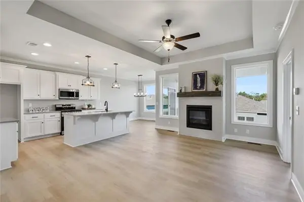 2012 Creek View LN, Raymore, MO 64083