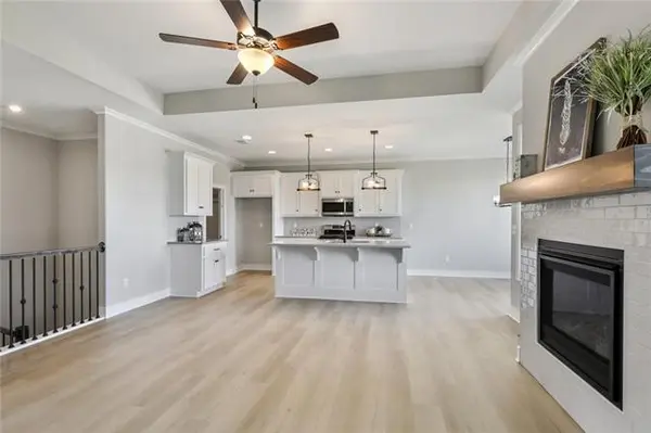 2012 Creek View LN, Raymore, MO 64083