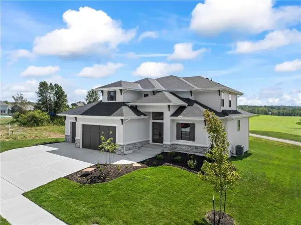 517 Bentwater DR, Raymore, MO 64083