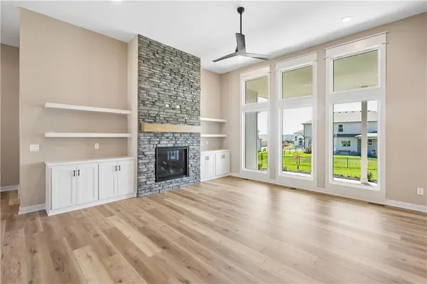 5782 NW Black Oak CT, Parkville, MO 64152