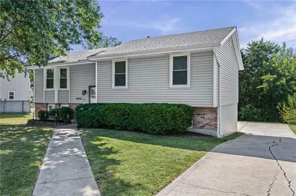 8404 N Pomona AVE, Kansas City, MO 64153