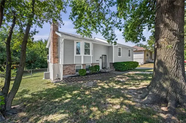 8404 N Pomona AVE, Kansas City, MO 64153