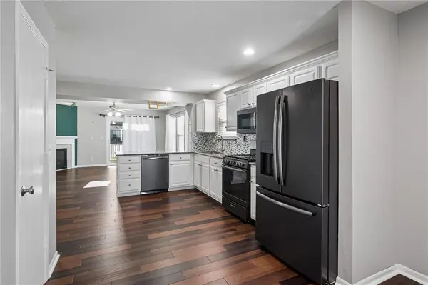 9747 N Lewis AVE, Kansas City, MO 64157