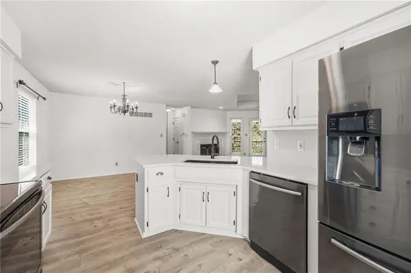 2558 NE Dale Hunter LN, Lee's Summit, MO 64086