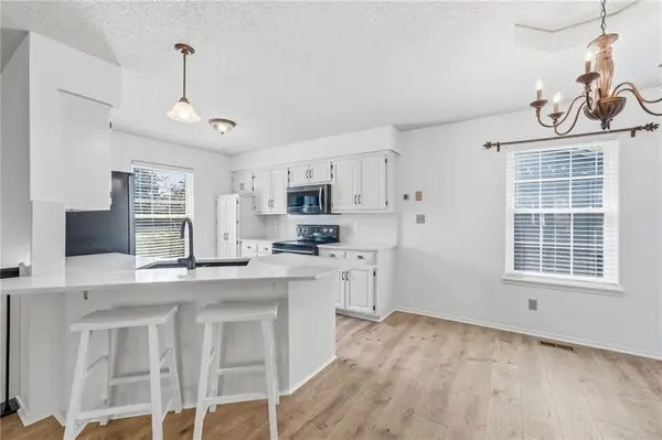 2558 NE Dale Hunter LN, Lee's Summit, MO 64086