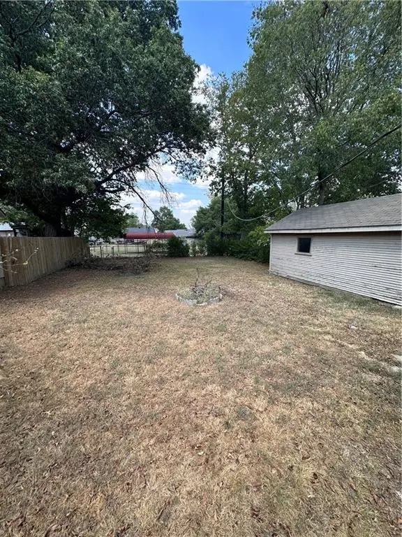 1306 W 2nd ST, Coffeyville, KS 67337
