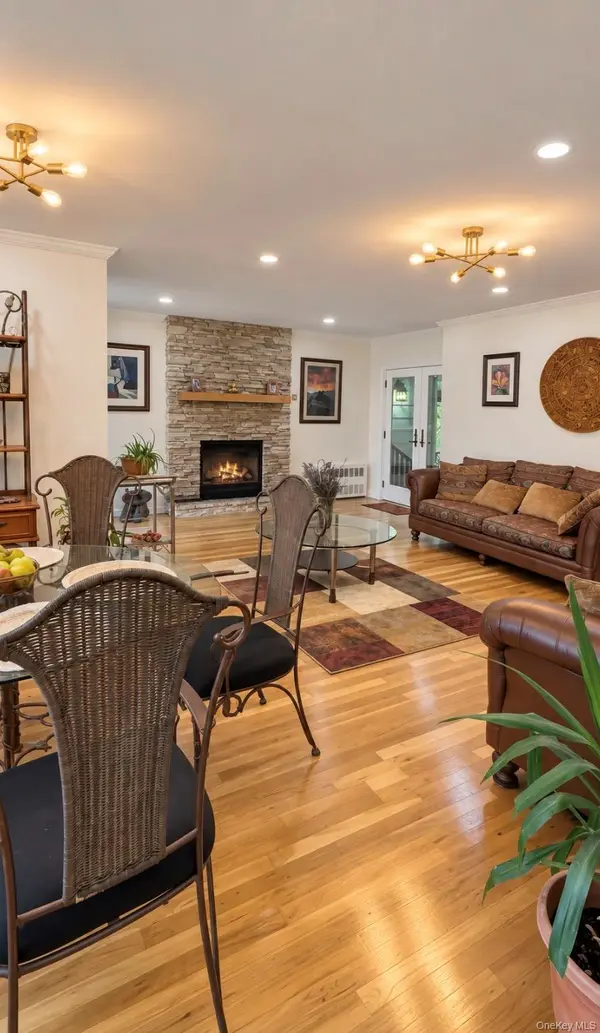 94 Massapequa AVE, Massapequa, NY 11758