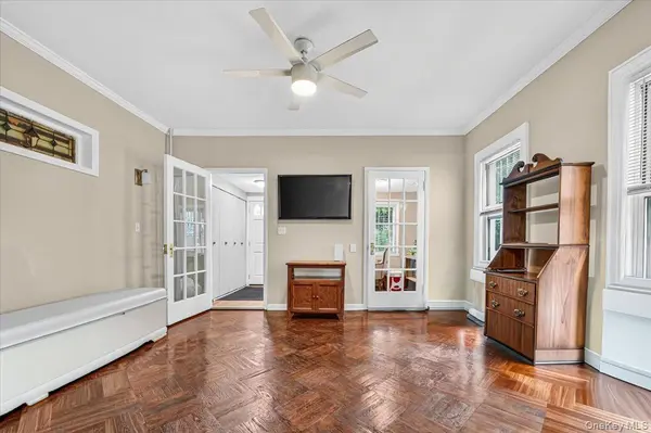 88-32 187th PL, Hollis, NY 11423