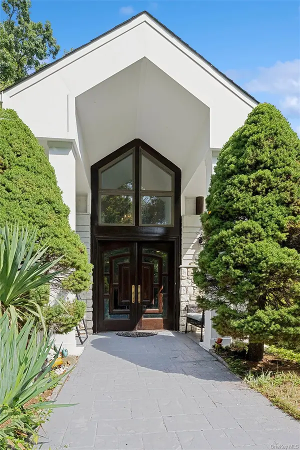 1 Engineers RD, Roslyn, NY 11576