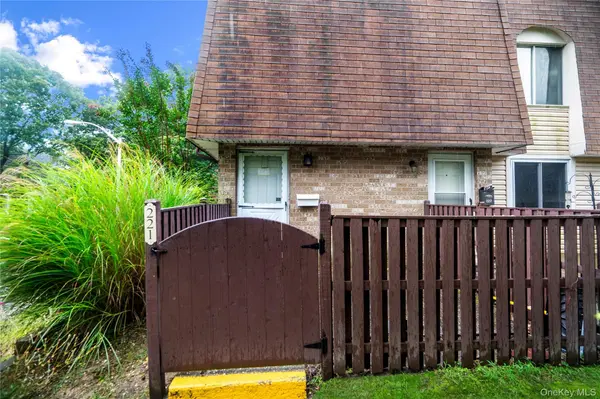 221 Sagamore Hills DR #221, Port Jefferson Station, NY 11776