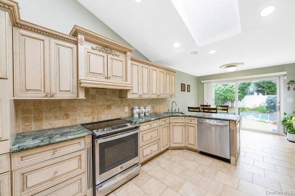 49 Village DR, Jericho, NY 11753