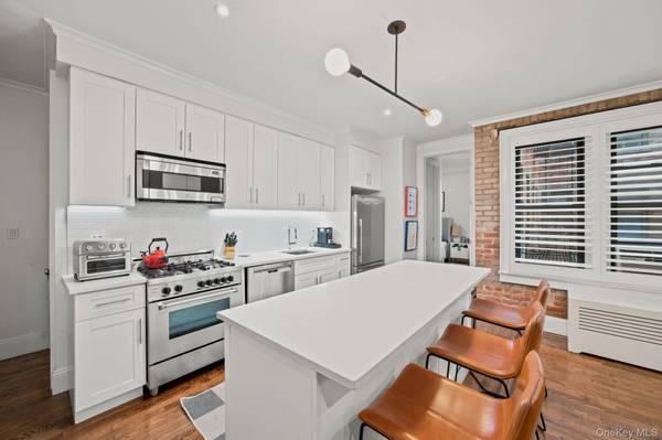 24-65 38th ST #B9/B10, Astoria, NY 11103