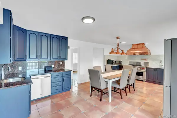 204 Bayview AVE, Massapequa, NY 11758