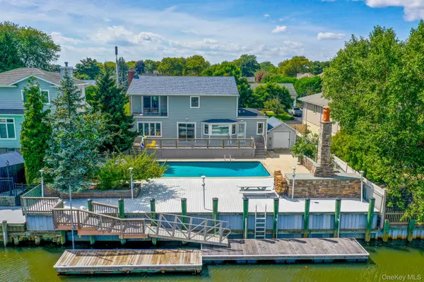 204 Bayview AVE, Massapequa, NY 11758