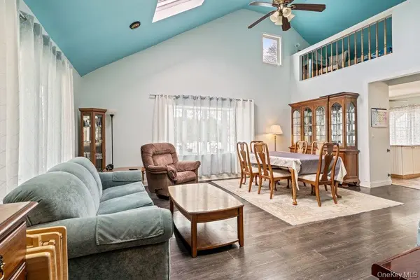 125 W 3rd ST, Ronkonkoma, NY 11779