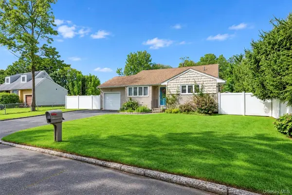 25 Marlboro DR, Port Jefferson Station, NY 11776