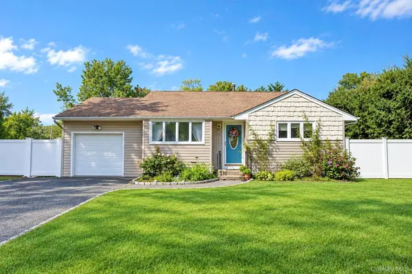 25 Marlboro DR, Port Jefferson Station, NY 11776
