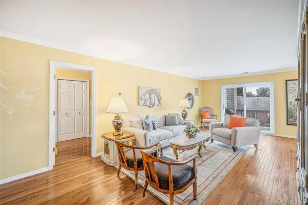 704 Fenway RD, Saint James, NY 11780