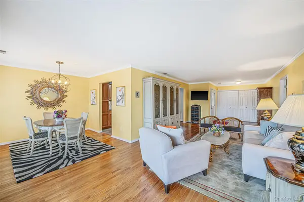 704 Fenway RD, Saint James, NY 11780