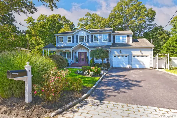 7 Ona AVE, Dix Hills, NY 11746