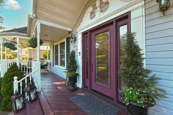 7 Ona AVE, Dix Hills, NY 11746