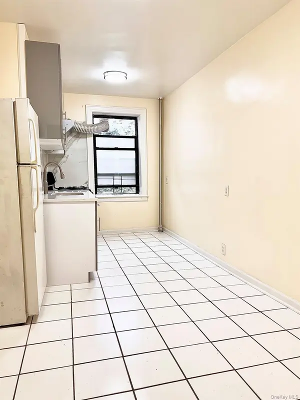 61-40 Saunders St #A12, Rego Park, NY 11374
