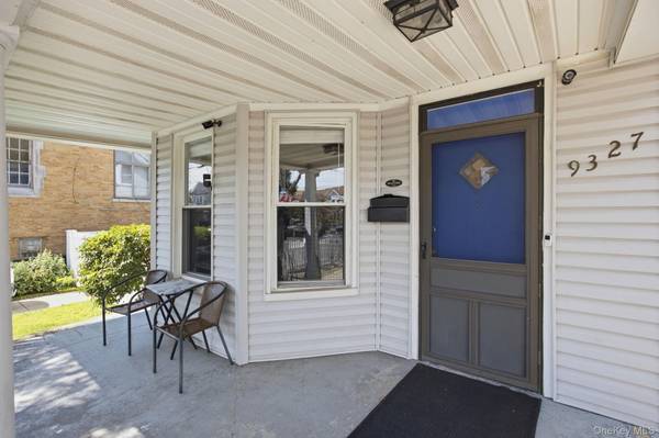 93-27 92nd AVE, Woodhaven, NY 11421