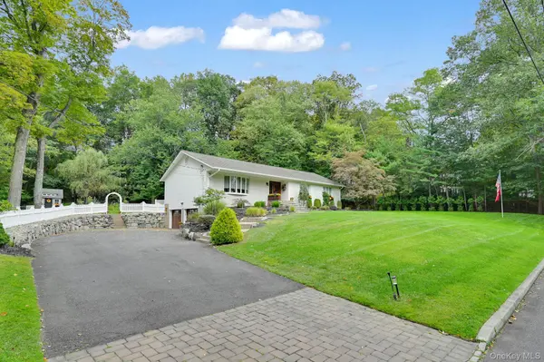 15 Ramapo LN, Chestnut Ridge, NY 10952