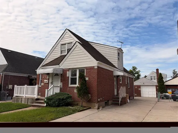 82-26 258th ST, Glen Oaks, NY 11004