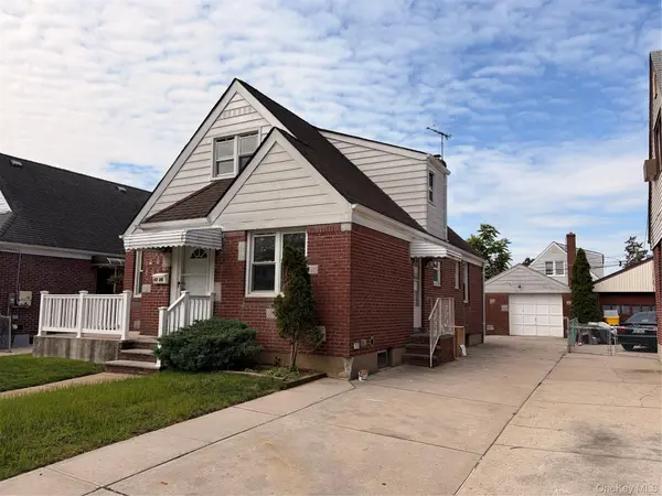 82-26 258th ST, Glen Oaks, NY 11004