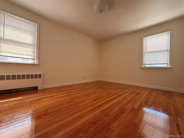 82-26 258th ST, Glen Oaks, NY 11004