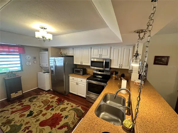 577 LAKESIDE DR, Bradenton, FL 34210