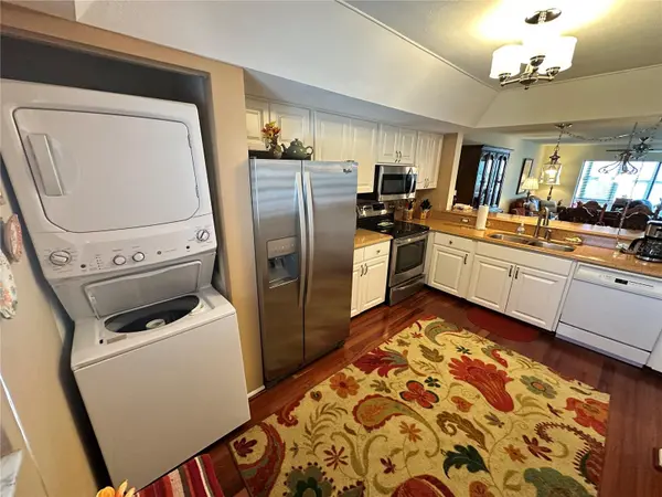 577 LAKESIDE DR, Bradenton, FL 34210