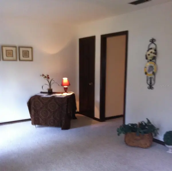 1021 GREENBRIAR DR, Brandon, FL 33511