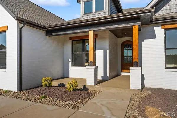 819 Daniel DR, Mascoutah, IL 62258
