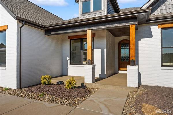 819 Daniel DR, Mascoutah, IL 62258
