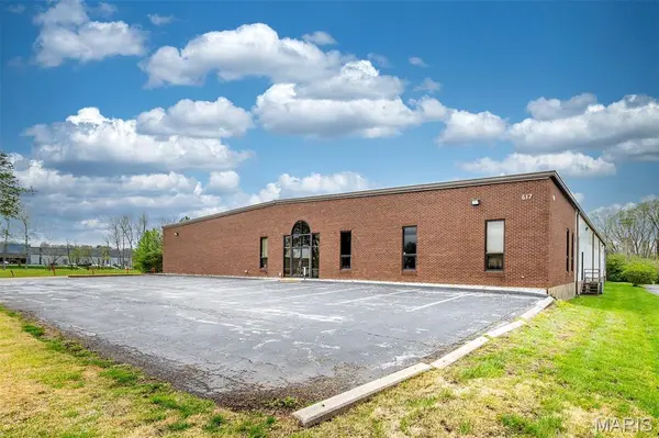 617 Cepi DR, Chesterfield, MO 63005