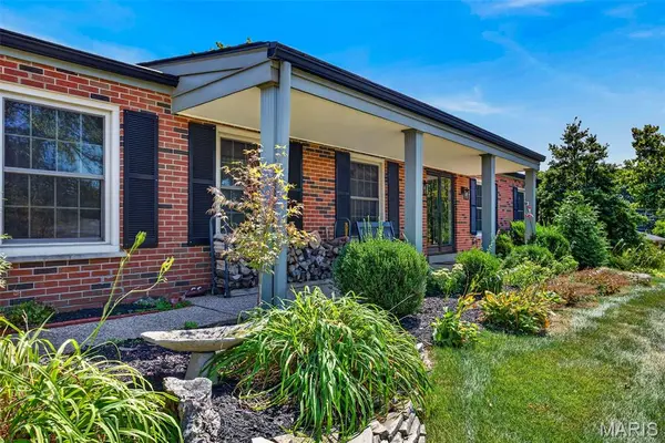 10636 Rebecca DR, St Louis, MO 63128