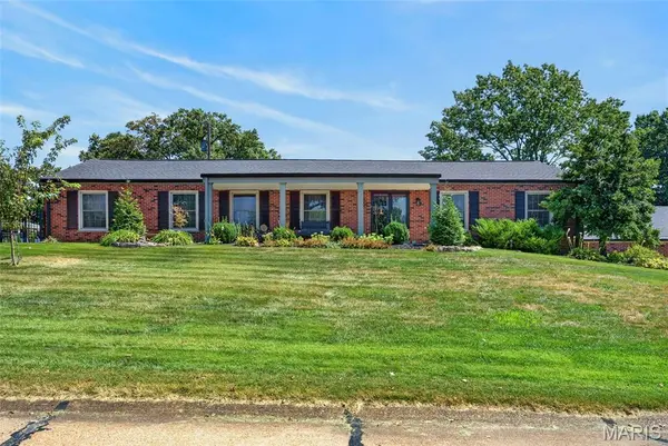 10636 Rebecca DR, St Louis, MO 63128