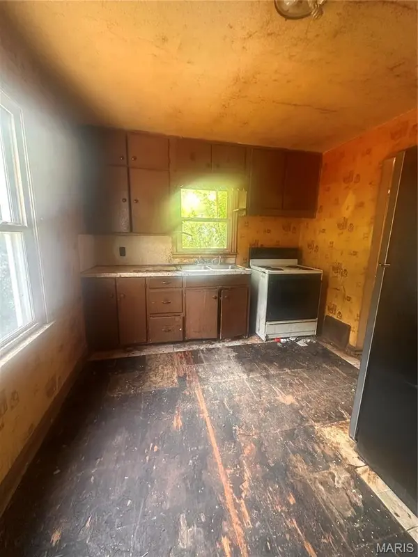 1523 Tanner Bridge RD, Jefferson City, MO 65101