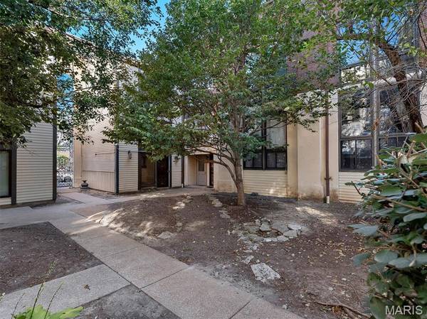 1523 S 10th ST #110, St Louis, MO 63104